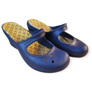 Crocs Frances Mary Jane Wedge Mules – Navy Blue, Size 8 👡💙